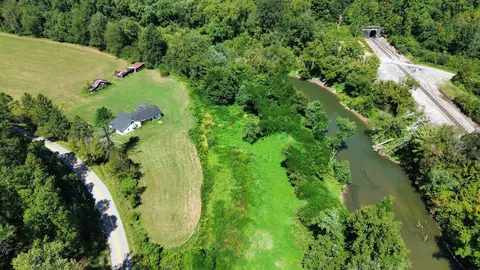 View/Area - 7292 Hode Rd, Warfield, KY 41267 photo 21 of 28
