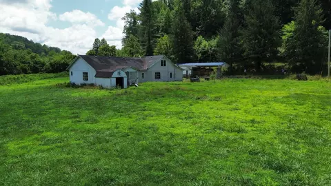 Exterior - 7292 Hode Rd, Warfield, KY 41267 photo 8 of 13