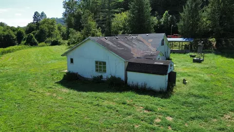 Exterior - 7292 Hode Rd, Warfield, KY 41267 photo 3 of 13