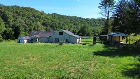 Exterior - 7292 Hode Rd, Warfield, KY 41267 photo 4 of 13