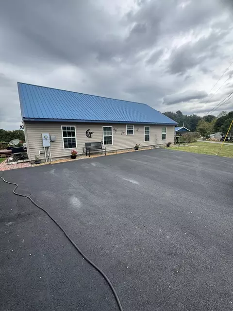 99 Tree Top Ln, Columbia, KY 42728