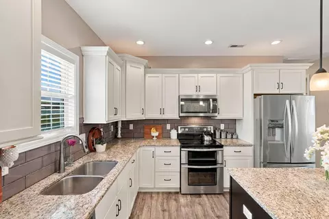 Kitchen - 179 Fallow Cir, Georgetown, KY 40324 photo 3 of 4