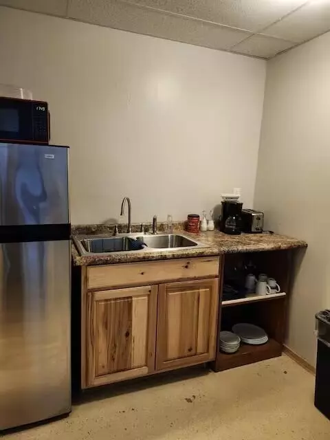 Kitchen - 213 Ky-1232 Hwy, Gray, KY 40734 photo 3 of 11