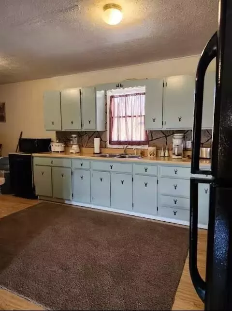 Kitchen - 213 Ky-1232 Hwy, Gray, KY 40734 photo 7 of 11