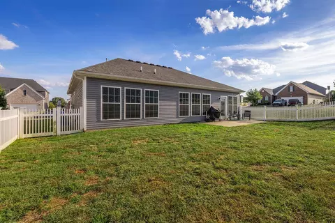Exterior - 239 Redding Rd, Georgetown, KY 40324 photo 6 of 8