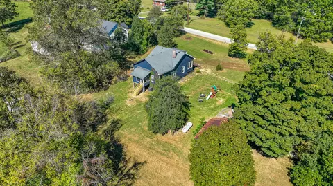 682 Copperhead Rd, Paint Lick, KY 40461
