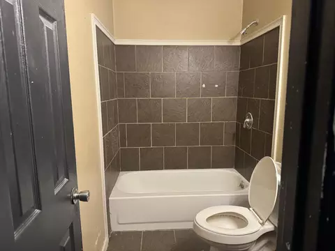 Bath - 604 W 17th St, Corbin, KY 40701 photo 1 of 1