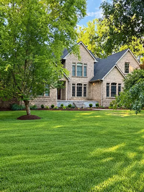 555 E Cambridge Ln, Nicholasville, KY 40356