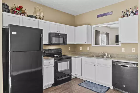 Kitchen - 107 Pickett Ln, Georgetown, KY 40324 photo 2 of 3