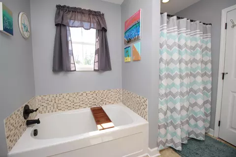 Bath - 105 Stephen Dr, Georgetown, KY 40324 photo 2 of 4
