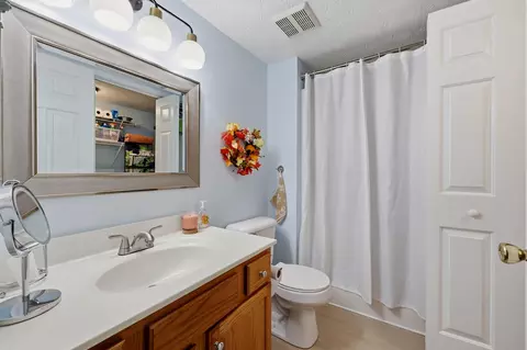 Bath - 178 General Cleburne Dr, Richmond, KY 40475 photo 4 of 4