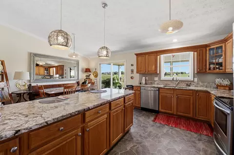 Kitchen - 178 General Cleburne Dr, Richmond, KY 40475 photo 3 of 4