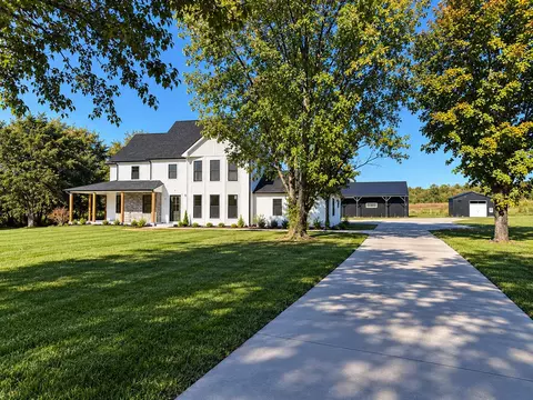 439 N Main St, Salvisa, KY 40372