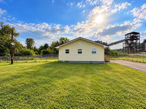 244 Back St, Ivel, KY 41642 photo 2