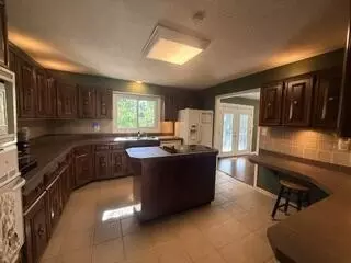 Kitchen - 15486 Riva Rdg, Rush, KY 41168 photo 1 of 3