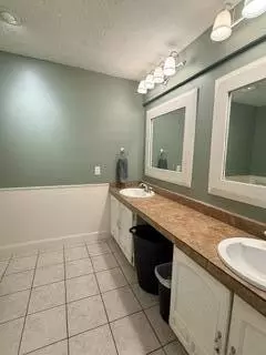 Bath - 15486 Riva Rdg, Rush, KY 41168 photo 1 of 4