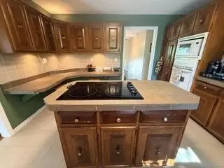 Kitchen - 15486 Riva Rdg, Rush, KY 41168 photo 2 of 3