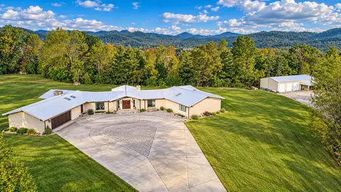 376 Overlook Apostasy Ln, Barbourville, KY 40906