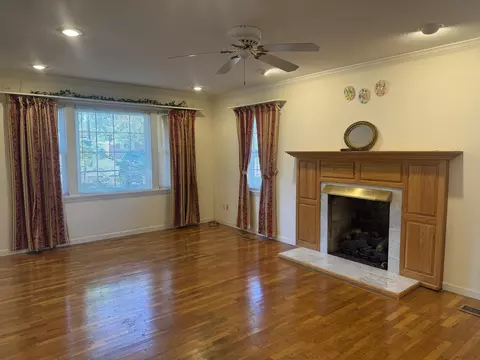 Living - 309 S 13th St, Murray, KY 42071 photo 1 of 5