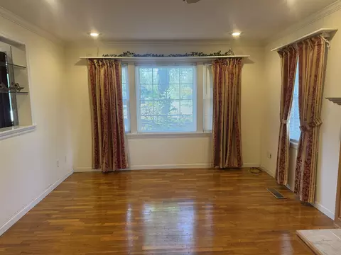 Living - 309 S 13th St, Murray, KY 42071 photo 2 of 5