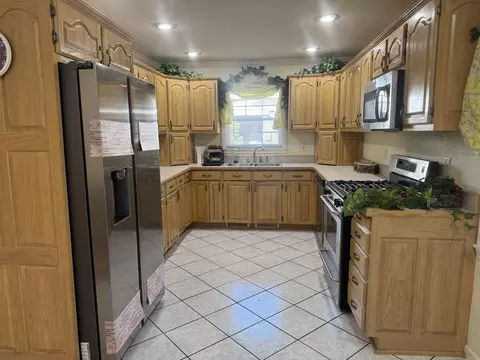 Kitchen - 309 S 13th St, Murray, KY 42071 photo 1 of 3
