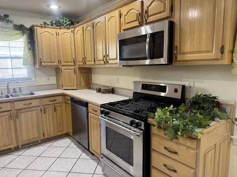 Kitchen - 309 S 13th St, Murray, KY 42071 photo 2 of 3