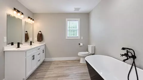 Bath - 21 Malibu Dr, Corbin, KY 40701 photo 2 of 4