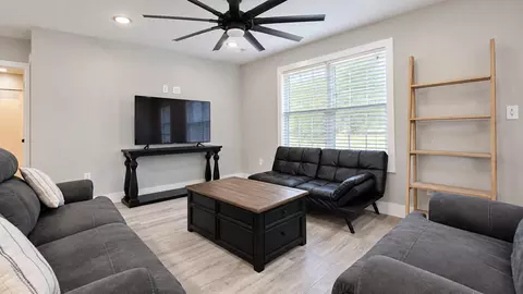 Living - 21 Malibu Dr, Corbin, KY 40701 photo 1 of 1
