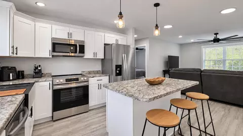 Kitchen - 21 Malibu Dr, Corbin, KY 40701 photo 2 of 4