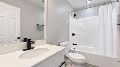 Bath - 21 Malibu Dr, Corbin, KY 40701 photo 4 of 4