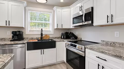 Kitchen - 21 Malibu Dr, Corbin, KY 40701 photo 4 of 4