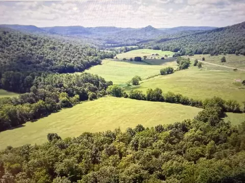 900 Parmleysville Rd, Monticello, KY 42633