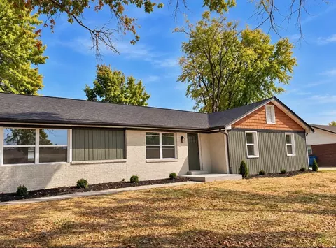 401 Sunset Dr, Lawrenceburg, KY 40342