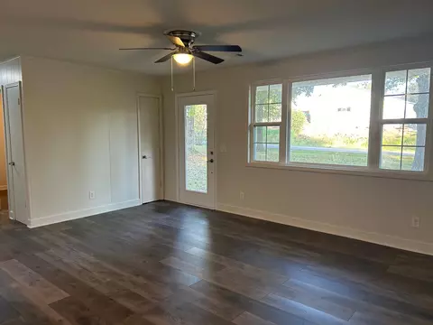 Living - 101 Gilbert St, Hazel, KY 42049 photo 1 of 3