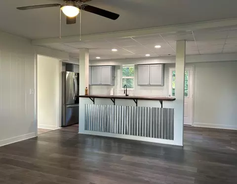 Living - 101 Gilbert St, Hazel, KY 42049 photo 3 of 3