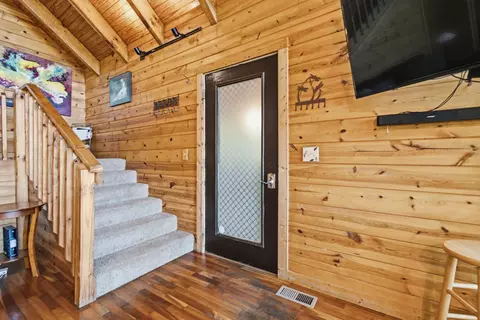 Entry Way - 2 Diamond Dr, Stanton, KY 40380 photo 3 of 3