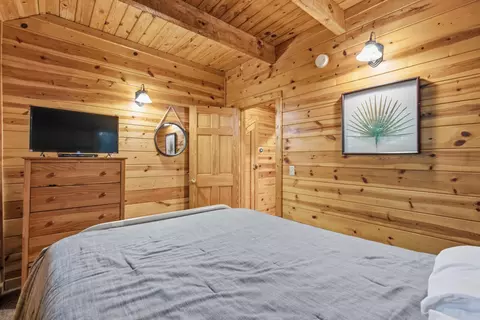 Bedroom - 2 Diamond Dr, Stanton, KY 40380 photo 6 of 6