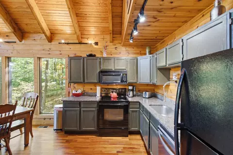 Kitchen - 2 Diamond Dr, Stanton, KY 40380 photo 1 of 4