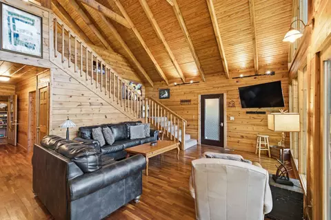Living - 2 Diamond Dr, Stanton, KY 40380 photo 3 of 4
