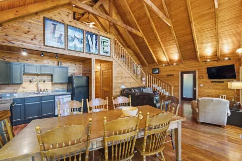 Dining - 2 Diamond Dr, Stanton, KY 40380 photo 3 of 4
