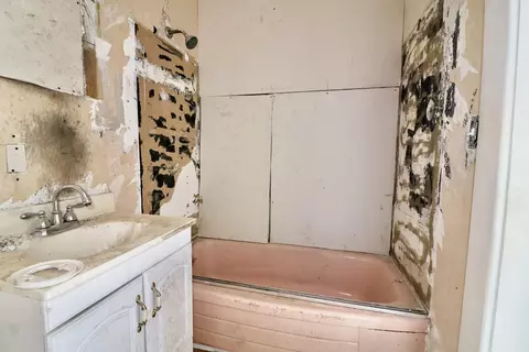 Bath - 3108 Madison St, Paducah, KY 42001 photo 2 of 5