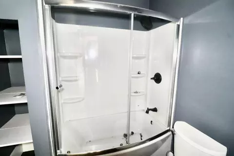 Bath - 3108 Madison St, Paducah, KY 42001 photo 5 of 5