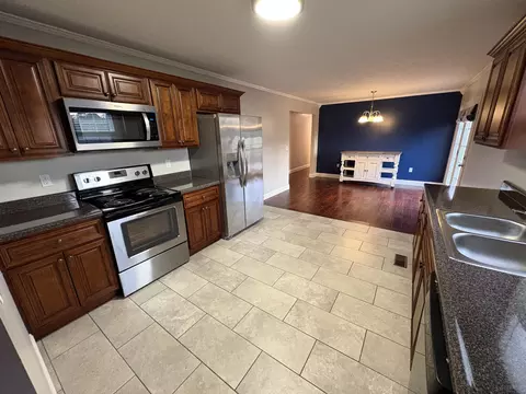 Kitchen - 166 Hickory Ridge Dr, Corbin, KY 40701 photo 1 of 3