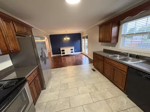 Kitchen - 166 Hickory Ridge Dr, Corbin, KY 40701 photo 2 of 3