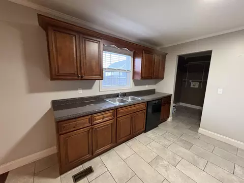 Kitchen - 166 Hickory Ridge Dr, Corbin, KY 40701 photo 3 of 3