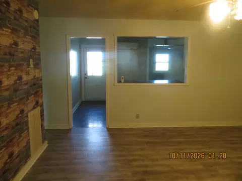 Living - 1332 Batts Rd, Wickliffe, KY 42087 photo 4 of 7