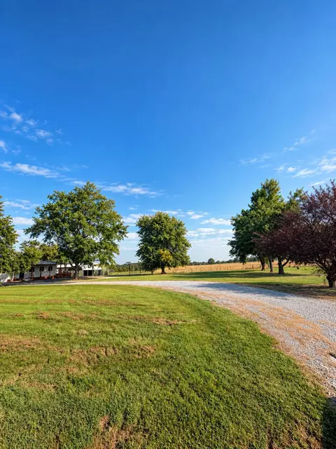 Exterior - 1332 Batts Rd, Wickliffe, KY 42087 photo 3 of 10