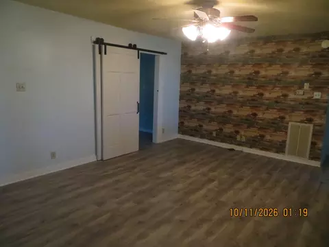 Living - 1332 Batts Rd, Wickliffe, KY 42087 photo 2 of 7