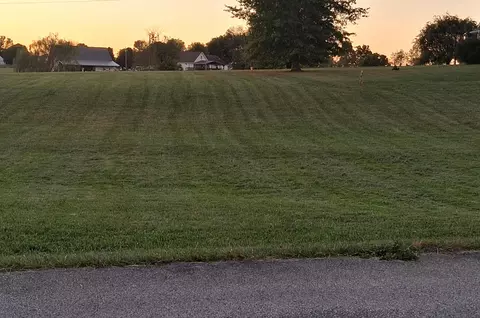 695 Aubrie Blvd, Flemingsburg, KY 41041