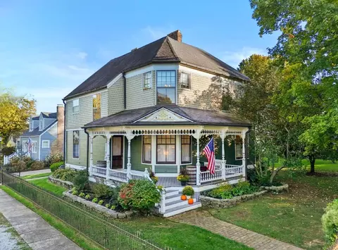 304 S Winter St, Midway, KY 40347